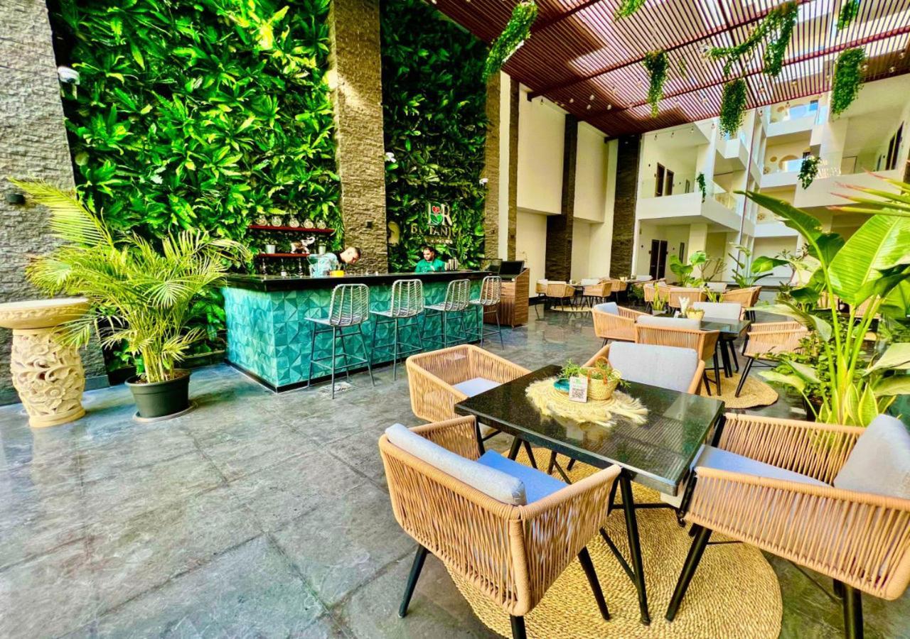 Sanctuary Sunlit Hurghada Haven With 4 Pools, Rooftop Sunsets & Gourmet Bites Steps Away Ngoại thất bức ảnh
