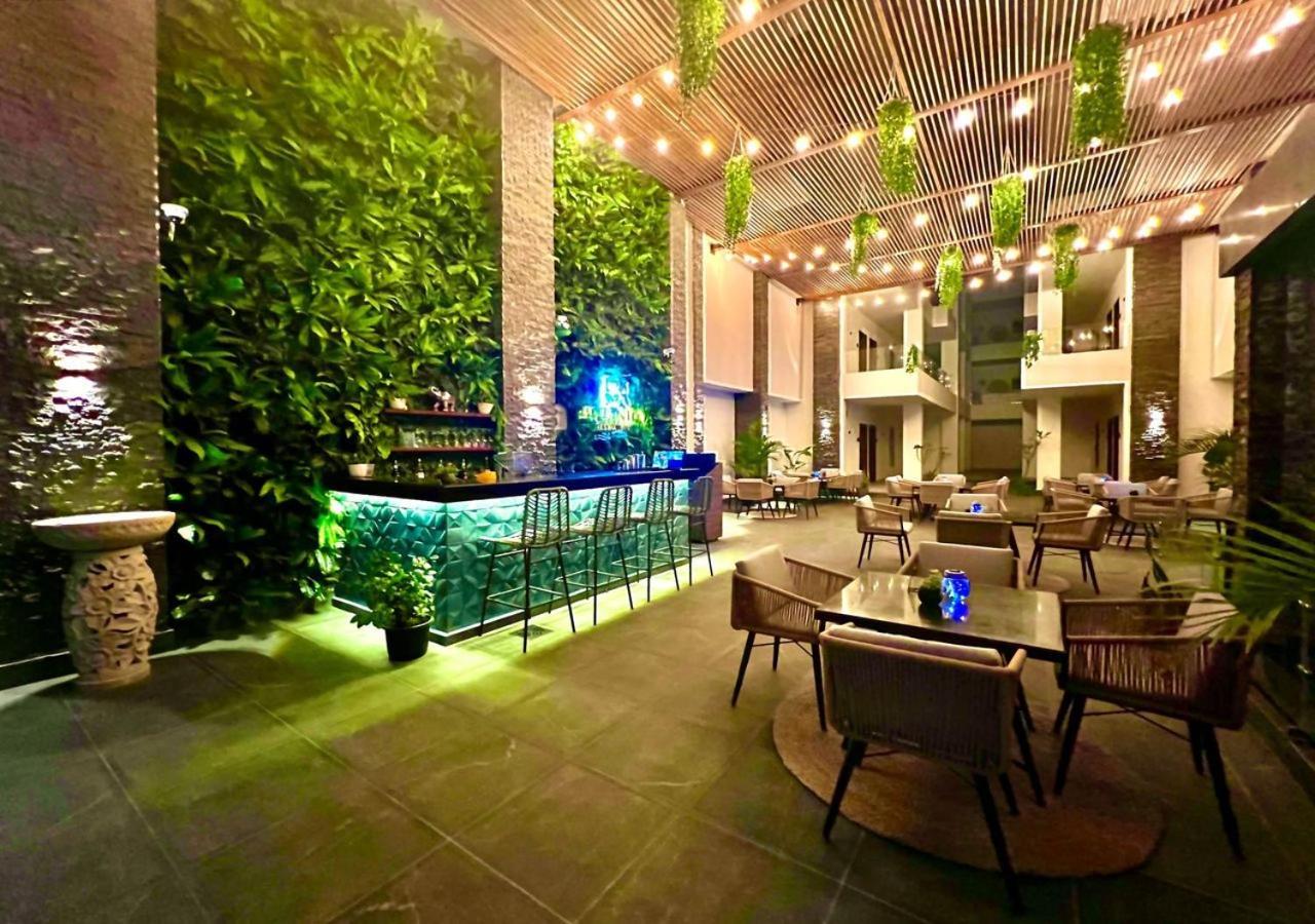 Sanctuary Sunlit Hurghada Haven With 4 Pools, Rooftop Sunsets & Gourmet Bites Steps Away Ngoại thất bức ảnh