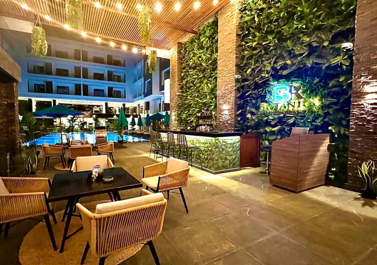 Sanctuary Sunlit Hurghada Haven With 4 Pools, Rooftop Sunsets & Gourmet Bites Steps Away Ngoại thất bức ảnh