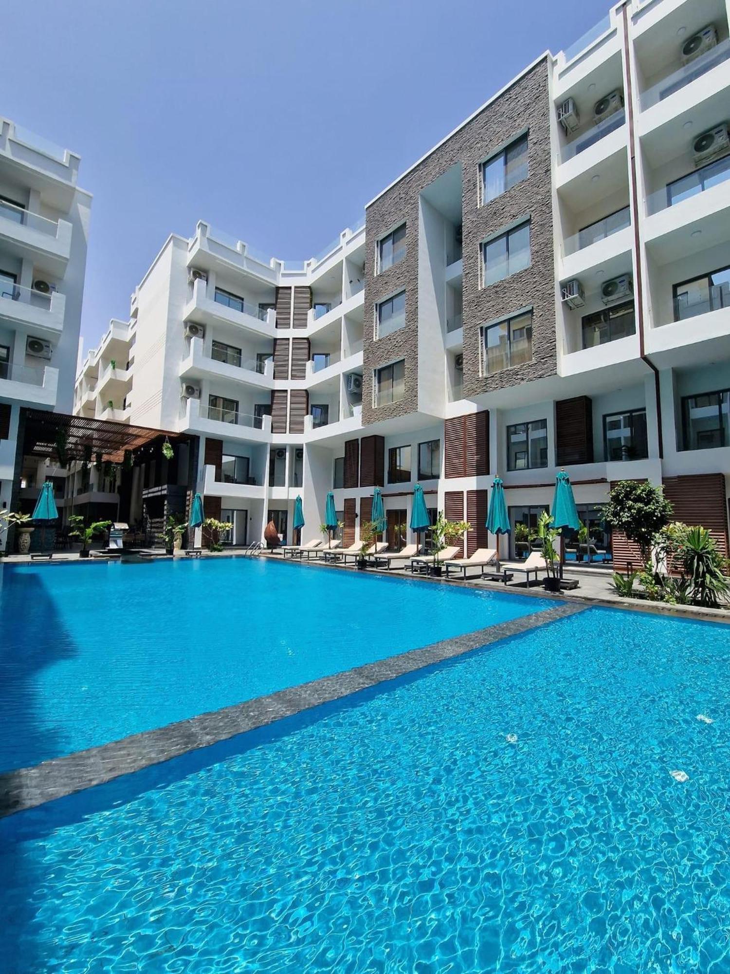 Sanctuary Sunlit Hurghada Haven With 4 Pools, Rooftop Sunsets & Gourmet Bites Steps Away Ngoại thất bức ảnh